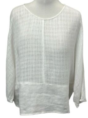 Tahari white 3/4 sleeve boxy, scoop neck blouse cotton/linen blend hem.
